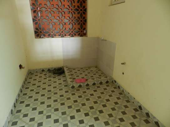 2 Bedroom Apartment for rental. 360 degree Court. image 8