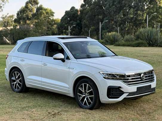 VW TOUAREG R-LINE white color 2018 model image 6
