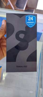 Samsung galaxy S22 image 1