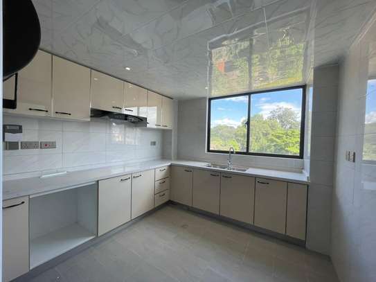 4 Bed Apartment with En Suite in Kilimani image 3