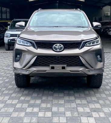 TOYOTA FORTUNER image 6