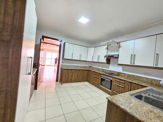 3 Bed Apartment with En Suite in Riverside image 20