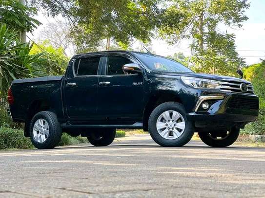 2018 Toyota Hilux double cab image 2