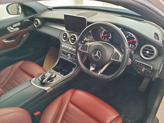 Mercedes Benz C200 2015 model image 3