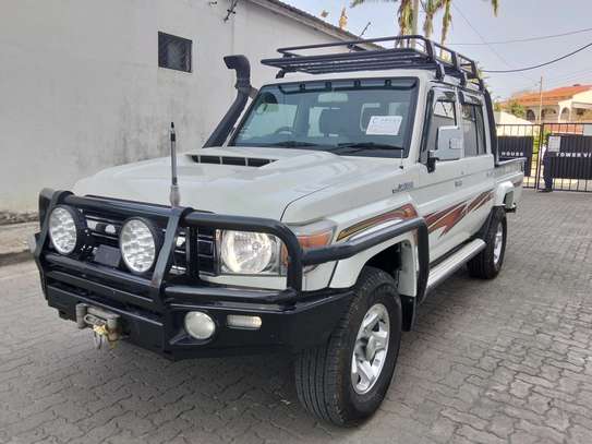 Toyota land cruiser V8 Double Pickup 2018 image 9