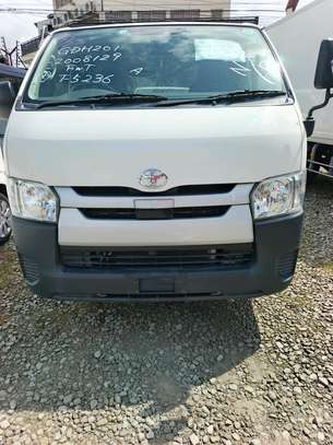 Toyota Hiace automatic diesel image 7