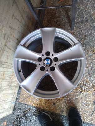 18 Inch BMW original X-UK alloy rims in excellent condition image 1