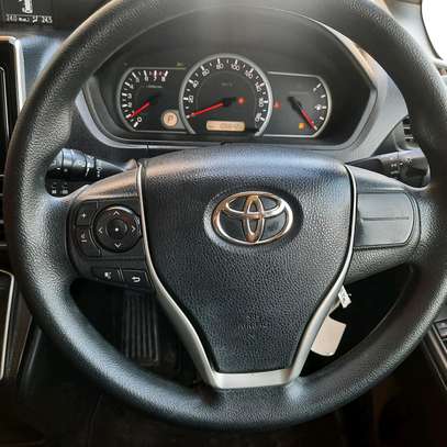 Toyota Voxy 2017 image 6