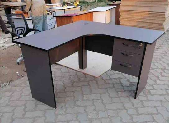 Executive, quality and durable l shape office desk image 3