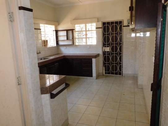 4 Bed House with En Suite in Nyali Area image 16