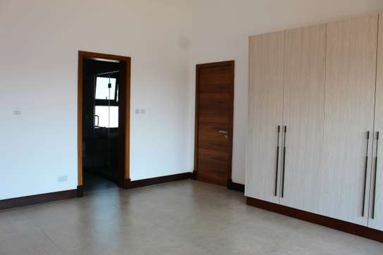 7 Bed Townhouse with En Suite in Kitisuru image 8