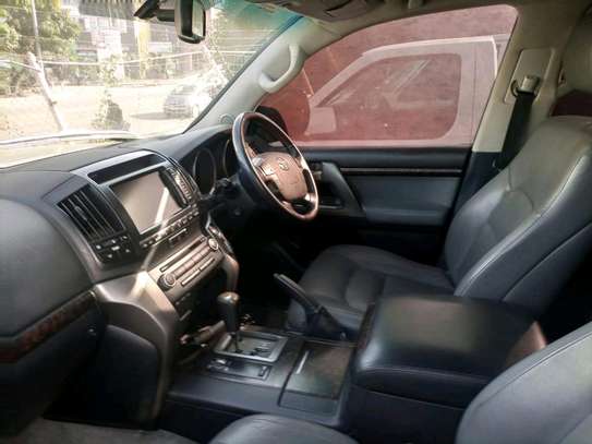 Toyota Land Cruiser V8 Sahara Diesel Year 2012 facelift image 6