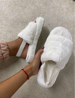 Ladies fluffy sandals image 6