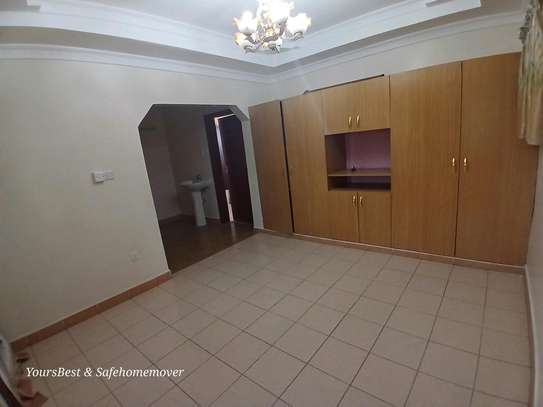 Letting 5 Bedrooms Maisonette Plus Dsq Syokimau image 5