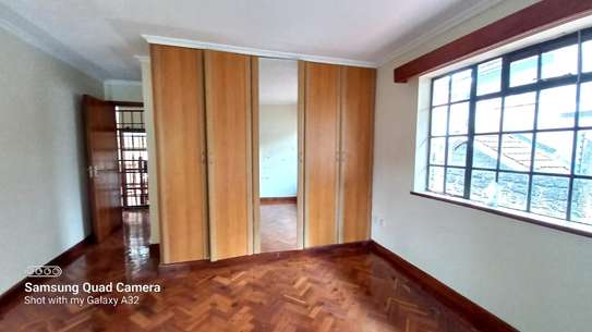 4 Bed House with En Suite in Spring Valley image 8