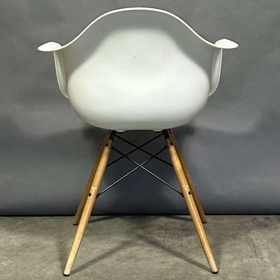 Large Eames Chair image 2