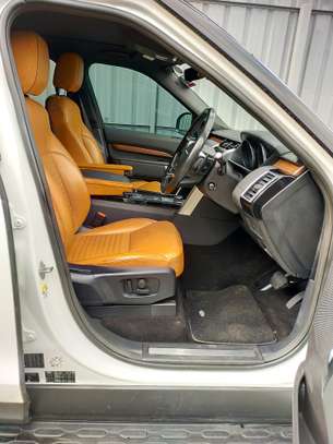 Land Rover Discovery 5 image 7
