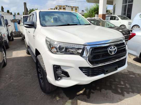 Toyota Hilux double cabin white 2016 image 3