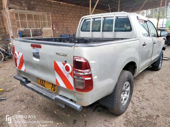 TOYOTA HILUX DOUBLE CAB image 9