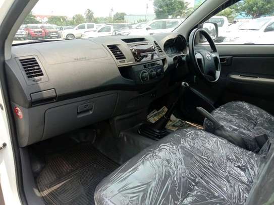 TOYOTA HILUX SINGLE CABIN image 2