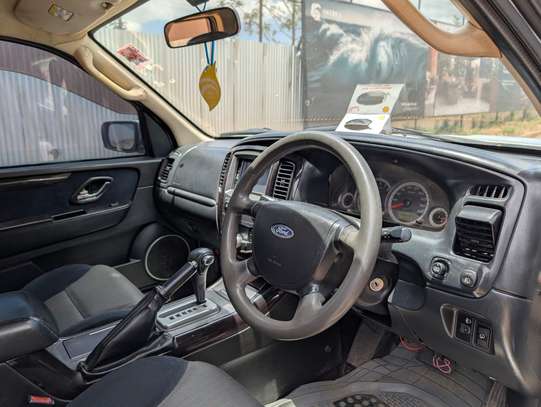 Ford ESCAPE XLT SUV Automatic 2.2L Petrol 4WD image 11