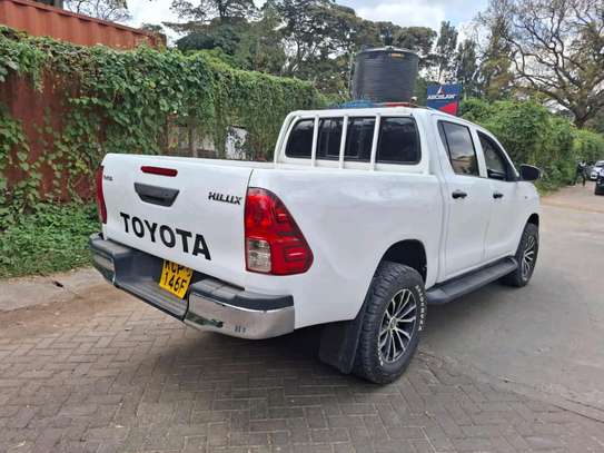 2017 Toyota Hilux D.cab Manual image 7