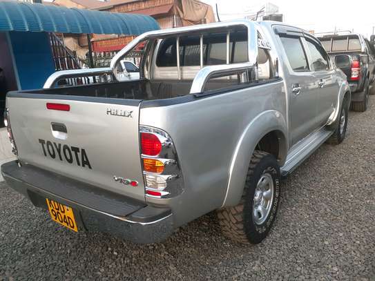 TOYOTA HILUX DOUBLE CABIN LOCAL image 13