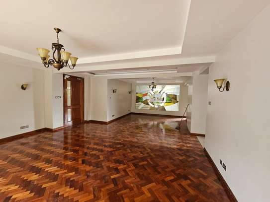 4 Bed Apartment with En Suite in Riverside image 1