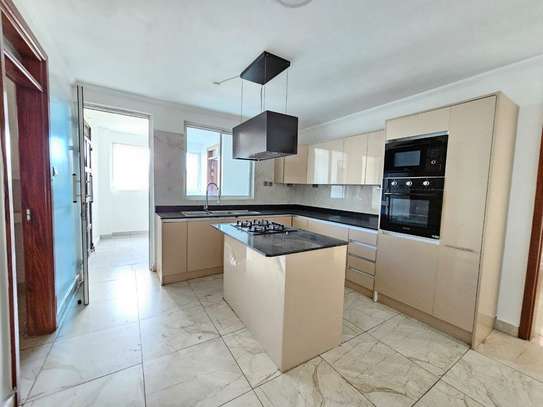 4 Bed Apartment with En Suite in Riverside image 19