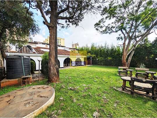 5 Bed Townhouse in Kilimani image 8