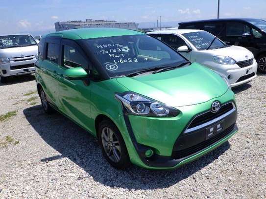 GREEN TOYOTA SIENTA (MKOPO ACCEPTED ) image 2