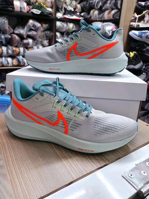Nike zoom pegasus sneakers image 3