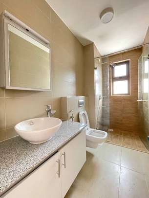 3 Bed Apartment with En Suite in Lavington image 8