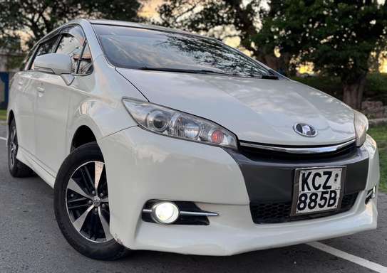 Toyota wish 2012 white image 2