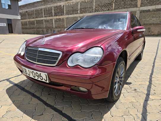Mercedes Benz c200 image 3
