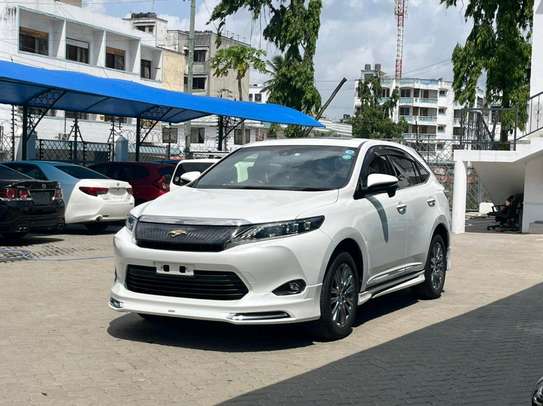 TOYOTA HARRIER NEW IMPORT WITH SUNROOF. image 6