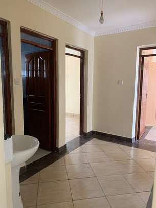 3 bedroom apartment master Ensuite available image 6