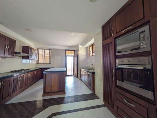 4 Bed Apartment with En Suite in Kizingo image 18