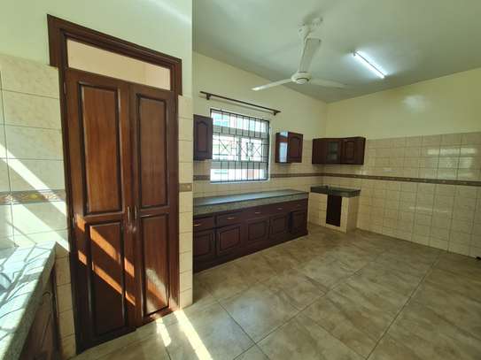 5 Bed Townhouse with En Suite in Nyali Area image 10