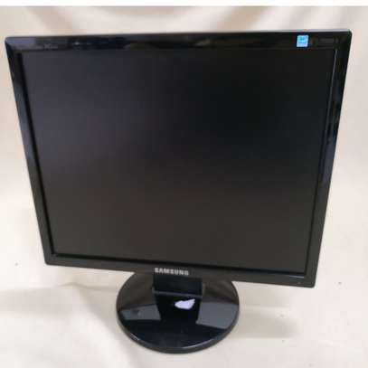 17 inch samsung monitor(square). image 3