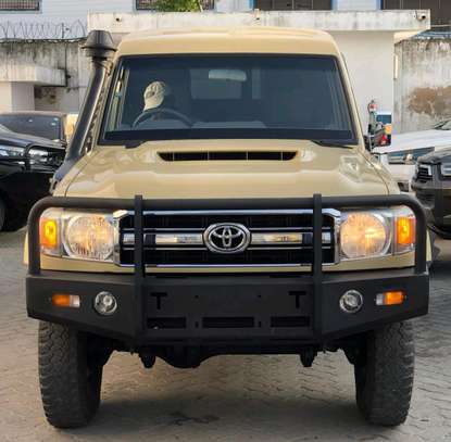 Toyota Land Rover image 4