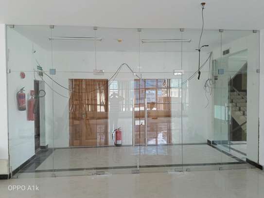 frameless glass partition image 1