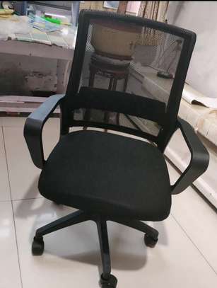 Ergonomic Office Chair – Mid-Back Swivel Design image 4