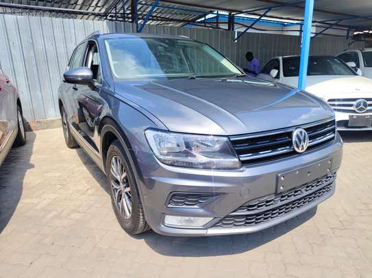 Volkswagen Tiguan Sunroof 2018 Grey image 2