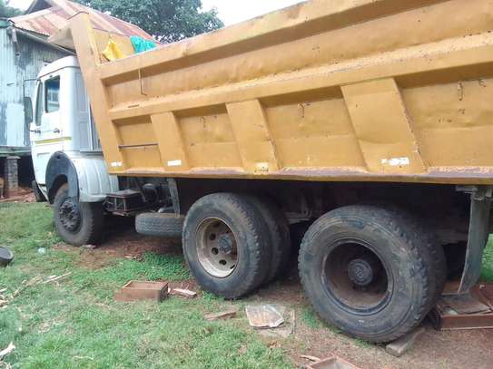 Tata tipper image 1