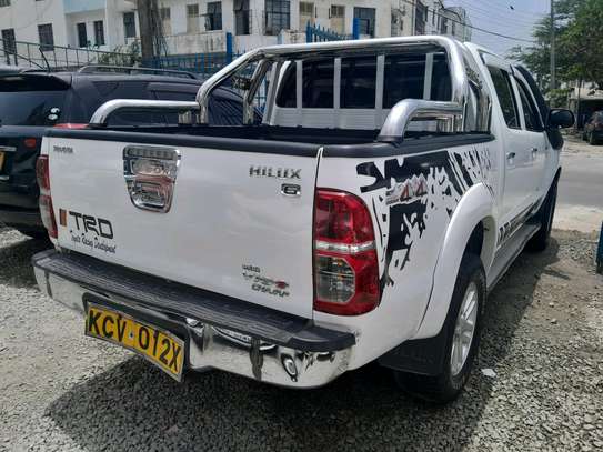 Hilux double cabin image 9
