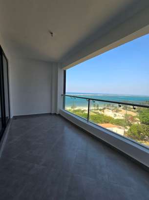 Serviced 3 Bed Apartment with En Suite at Reef Hotel image 30