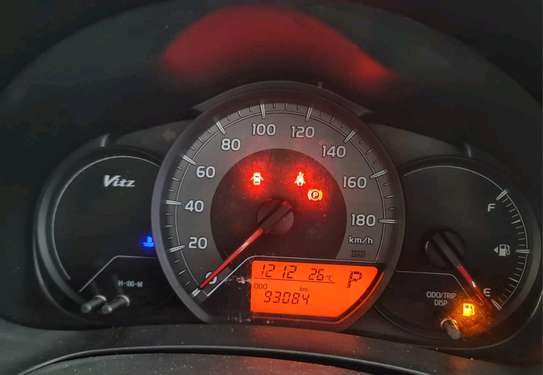 Toyota Vitz Black 2018 1300cc 2WD image 4