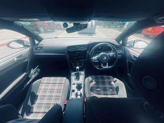 Volkswagen gti 2018 image 2