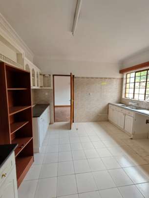 4 Bed Apartment with En Suite in Westlands Area image 27